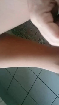 ฟemboy ดานี่ ขยับขายาวอวบอิ่มในกางเกงไนลอนสีแทน