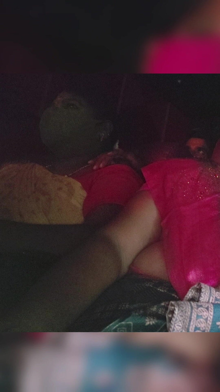 Thesana: Cinema theater film berühren möpse, tamilische hausfrau lutschen