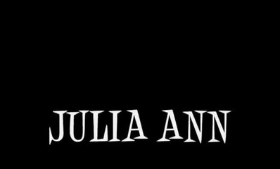 Julia Ann: MILF Julia Ann je sexxxed!
