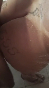 Sexo No Chuveiro Gostoso Com Essa Gordinha.