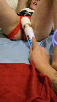 4K nesestříhaná 4. července MILF má mnoho výbušných orgasmů, honí a dostane creampie
