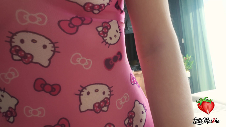 LittleMaisha: Morena Sexy Vestida De Hello Kitty Faz Boquete E Masturbação...