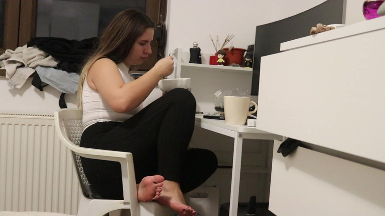 NipsAndStrips: Пукання під час їжі за моїм столом