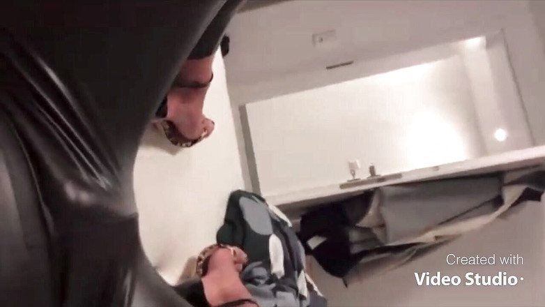 Timo Wehnert: Alishas sexig röv med höga klackar