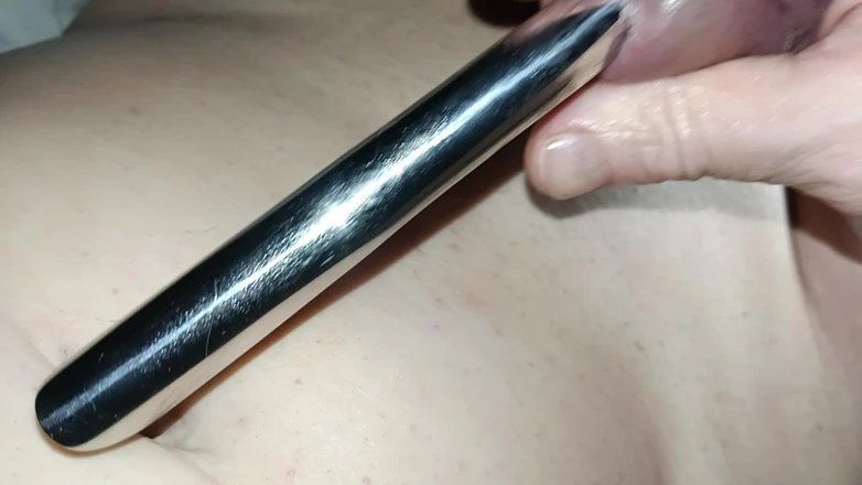 Titi19: 一根手指插入我的鸡巴