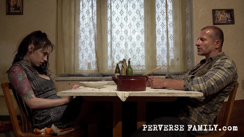 Perverse Family: Perverse 23 (сезон 2): Девушка Чарли