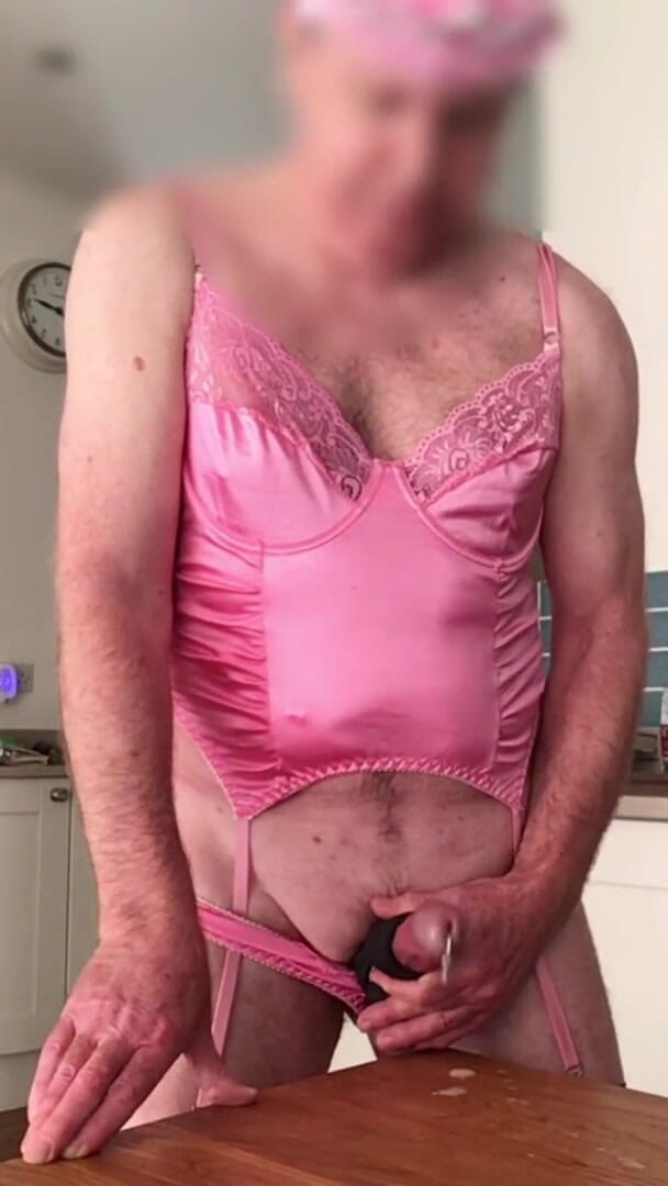 Bellhead: Pink seru satu menit