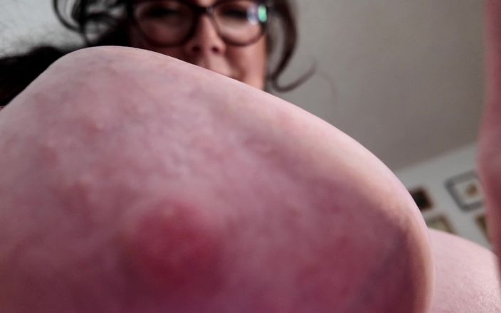 cutejayne: Reuzine stiefmoeder gezellige zuigbeurt en sperma -aanmoediging