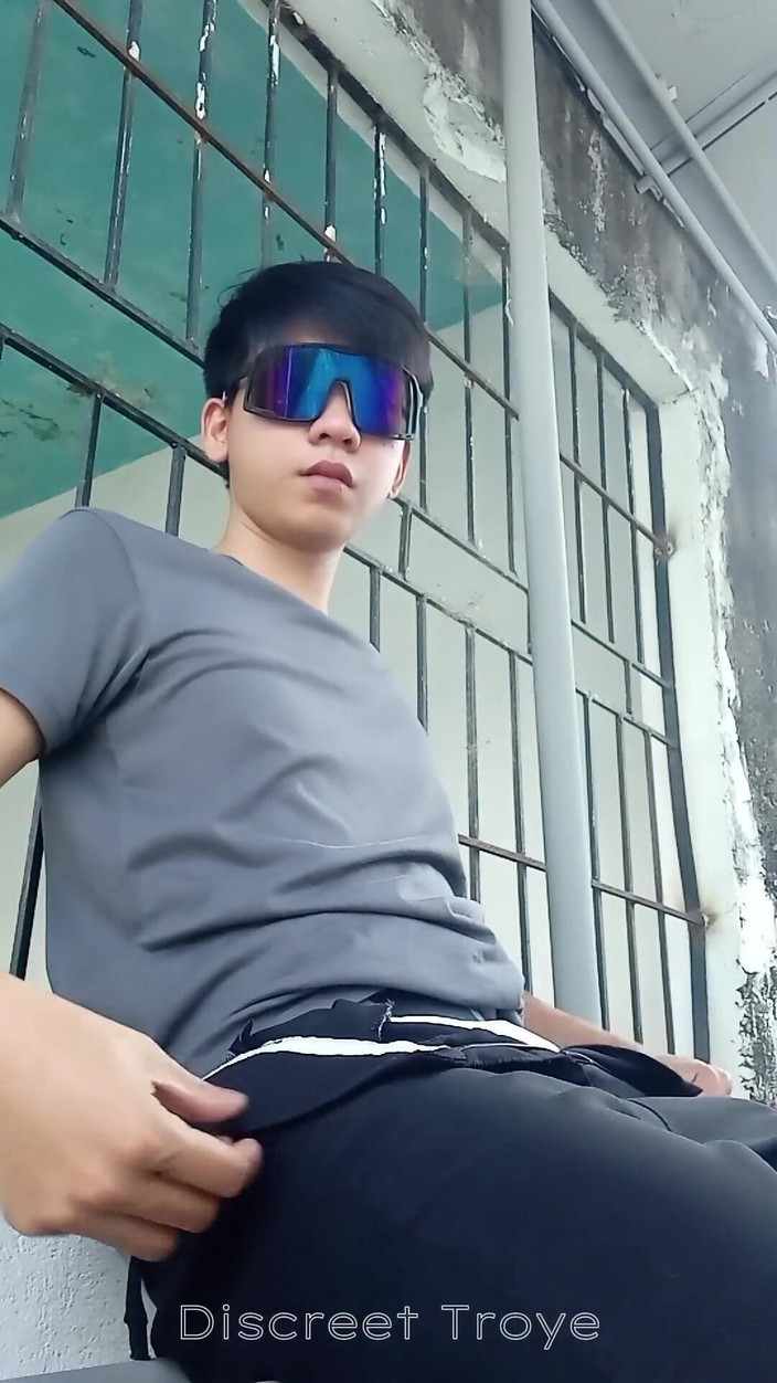 Troye_AsianPinoy: Il bel pinoy si masturba nella casa abbandonata - Daks jakol