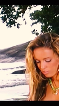 Gisele Prodo obtiene esperma en su cara en un entorno tropical
