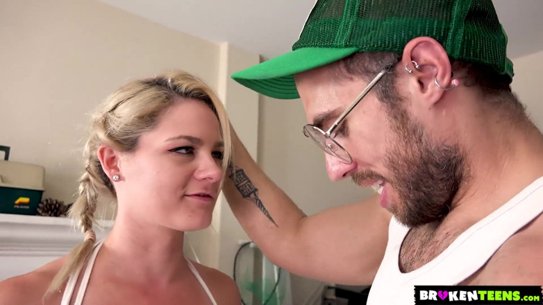 Broken teens: Broken teens - Lisey Sweet se fait enculer à la campagne le 4...