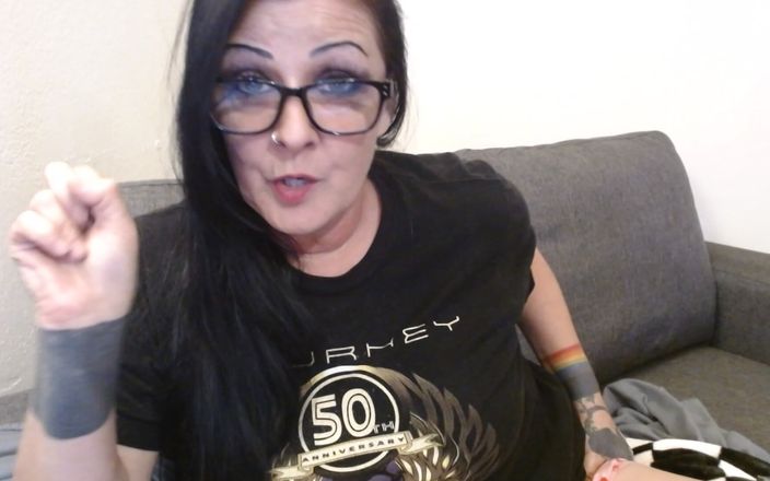 Abby Anna: Gäspande tårögda