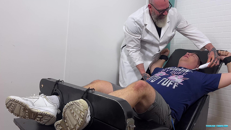 Ticklish Chubs: 疯狂的科学家 slick Rick！