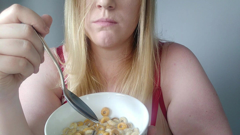 Julie_Bliss: Julie Bliss - Snídaně obryně