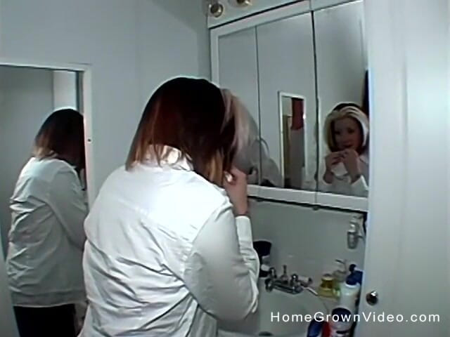 Homegrown Video: Banging Bambi s'amuse