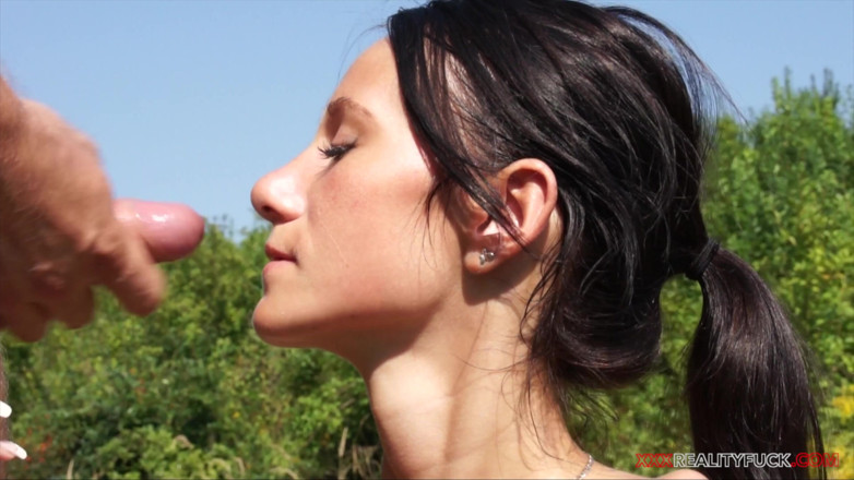 Czech Pornzone: Người mẫu gầy tội lỗi làm tình với cảnh sát...