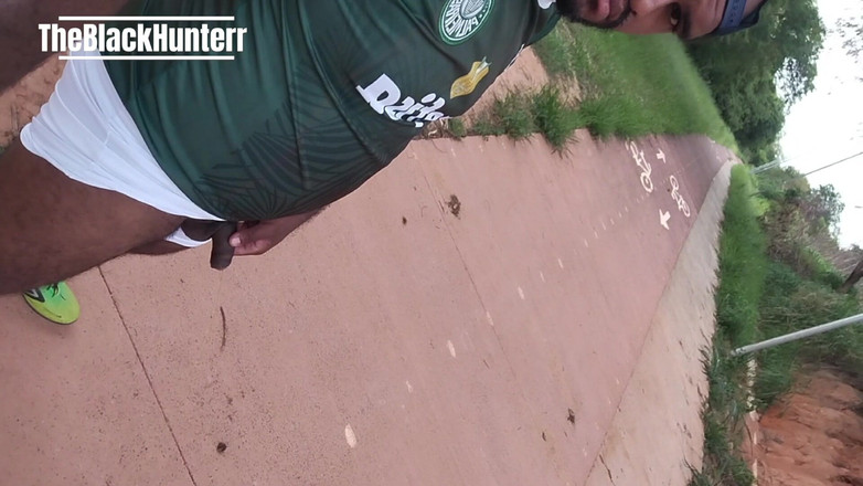 TheBlacKHunterr: 試合後、服を着たまま通りに出ていた