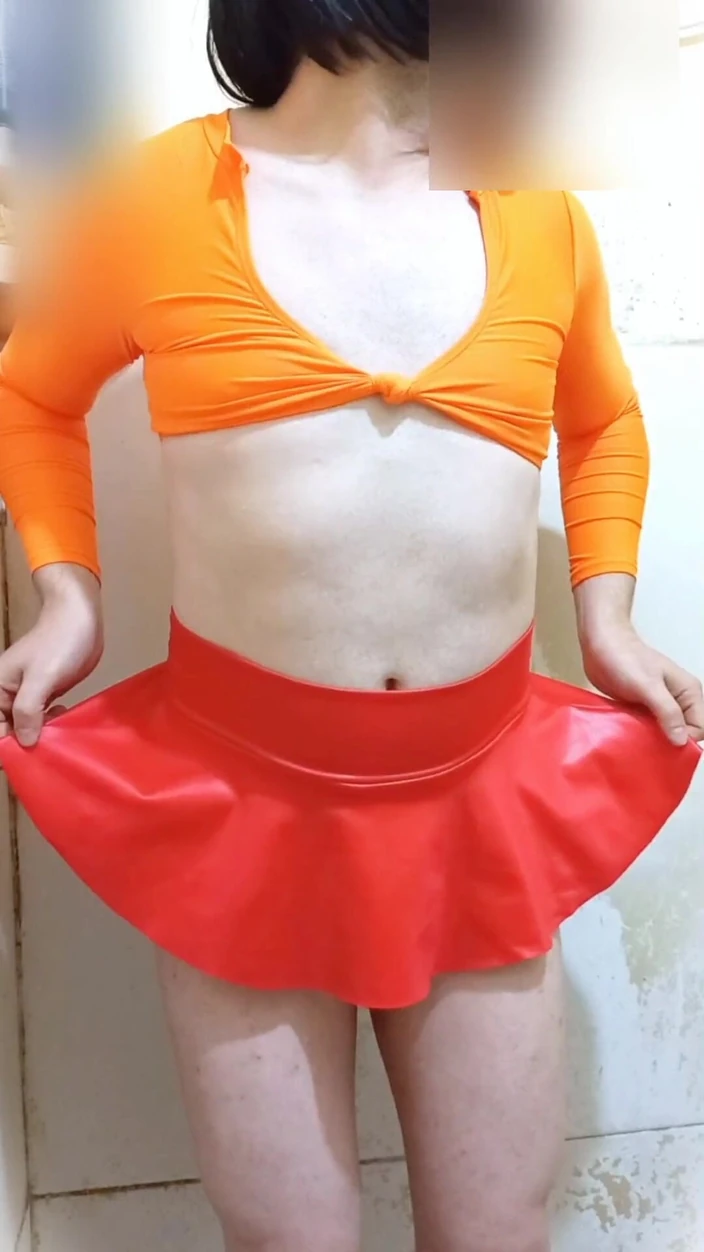 CarolCrossBsB: Un'arrapante femboy. Carol video pantaloncini