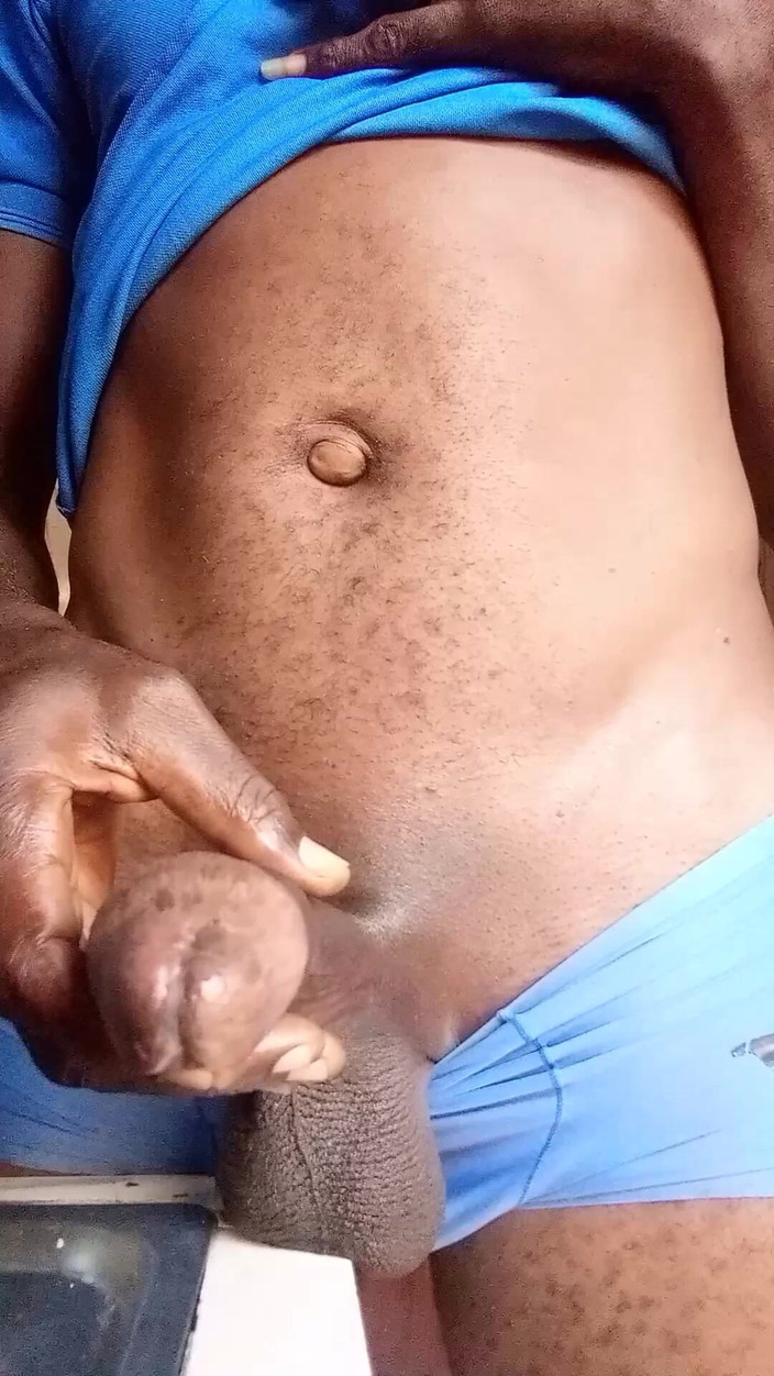 Londiq boys: Une Énorme Bite Africaine Exhibée En Train De Se Masturber En...