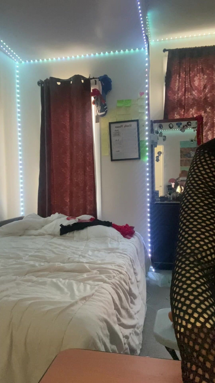 FemBoyAmi: Fată indiancă sexy