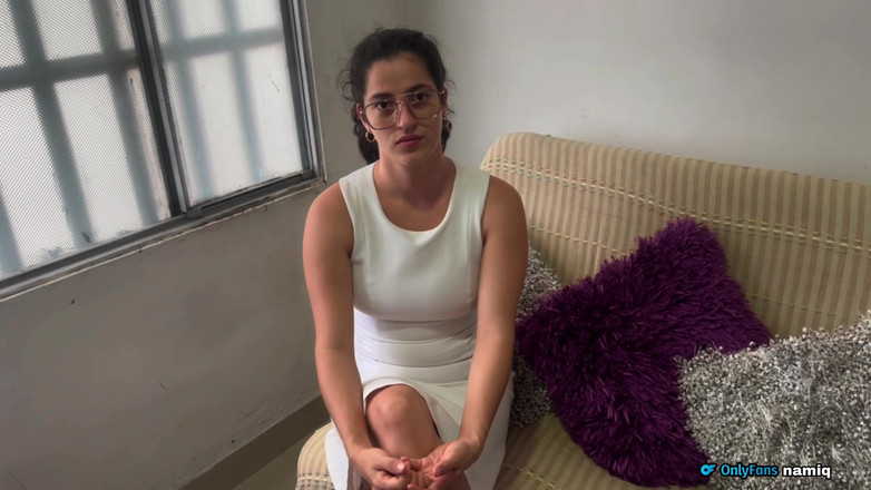 Roxxan: Freira bate na minha porta e eu toco seu corpo...