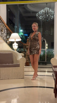 Queen with No Panties