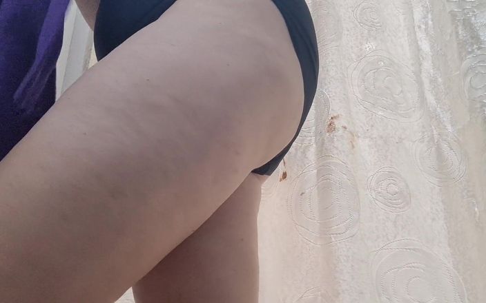 Nicoletta Fetish: 为这个令人惊叹的意大利女孩购买大毛茸茸的阴户，你不喜欢舔一下吗？
