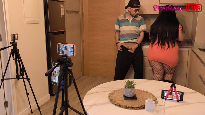 Riderqueen: 大胆な継息子に誘惑された継母、ファンのためのビデオ