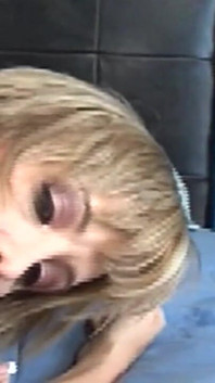 Blond milf zostaje wyruchana przez Wielkiego Czarnego Kutasa na pieska