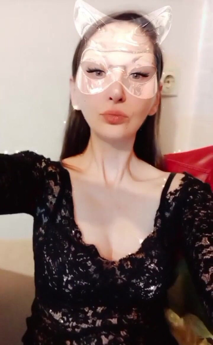 Dominatrix Redsonyja: Fiecare răspuns, dacă lasă un comentariu despre ce alege acest...