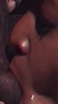 Bbc fode ébano Ladyboy Poka em cu apertado até gozada