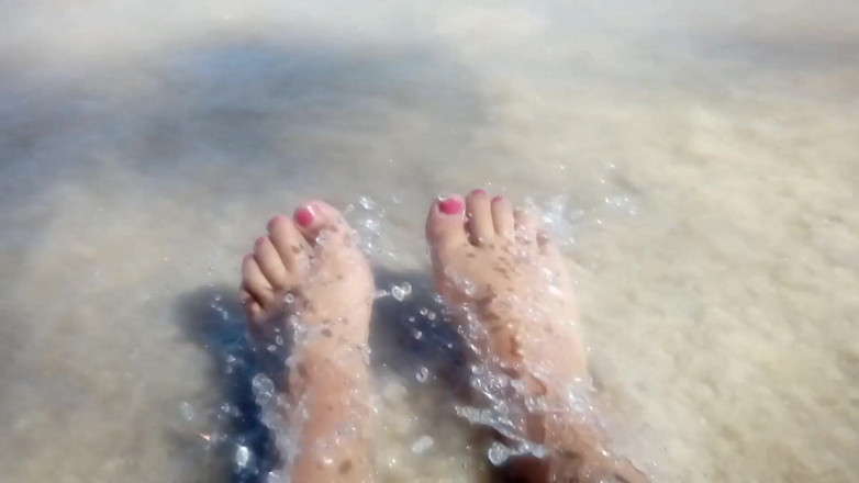 Dream Factory: Foot fetish on the beach