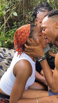 Outdoor Jungle 3-some com 2 garotas bissexuais e um bbc