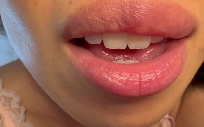 Asmr_mouth: 私の上に来て、私の息を嗅いでください