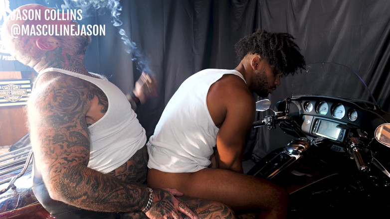 MasculineJason - Jason Collins: Je baise Tony Genius sur ma Harley en fumant un...
