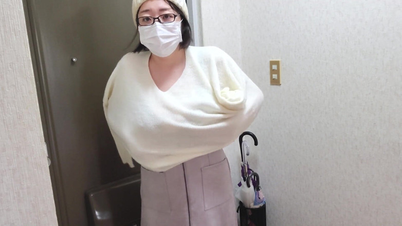 aika: A Married Woman Masturbates with Her Legs Spread