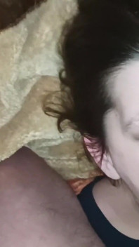 Hemmagjord amatör avsugning och deepthroat med sperma i munnen