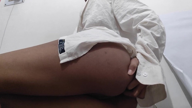 desigirl93: Mladá kolumbijská dívka divoce masturbuje