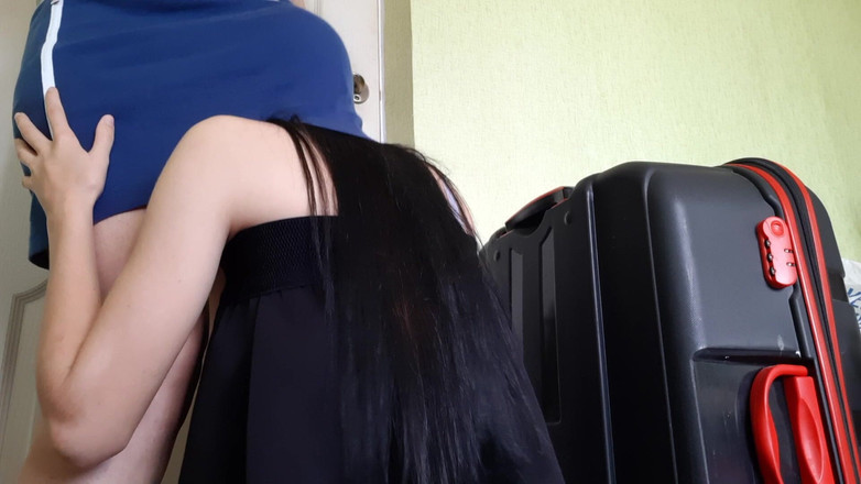 Lesbian-illusion: Sürtük üvey kızım kocam işteyken eteğimin altına tırmandı ve beni orgazma...
