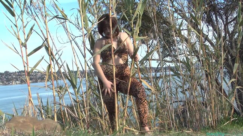 Nikki Silver's Naughty Natural: Coño salvaje