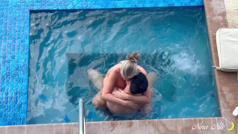Nina Nite: Nina nite lagi asik bersenang-senang!