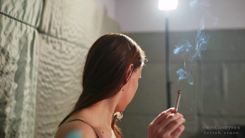 Cruel Anettes fetish world: Kouření Ve TVáři