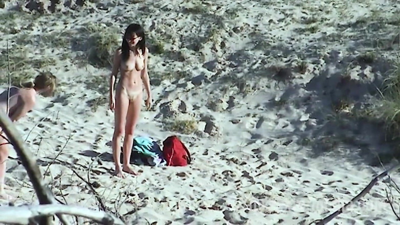 Sextermedia by Pete: De Jeunes Lesbiennes Adorent Le Massage À L’huile Sur La Plage