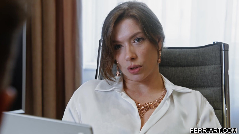 Ferr-Art: Une comptable lesbienne découvre qu’elle adore sucer des bites et...