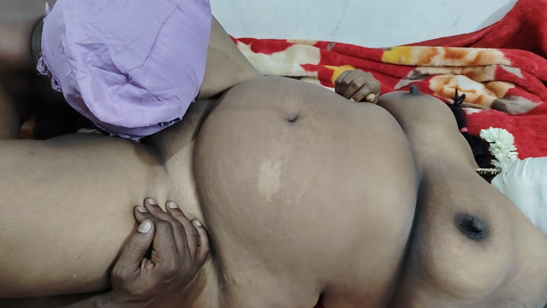 Santhi89: Indian Aunty Fucking in Husband Friend of Home
