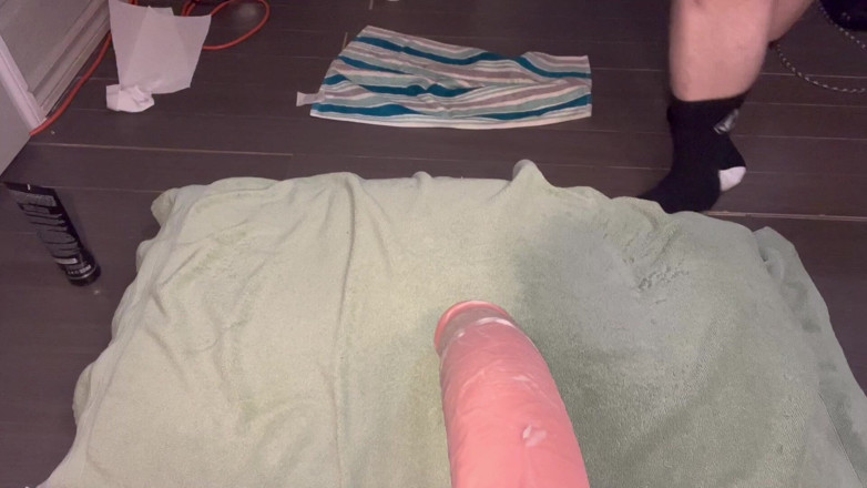 Charlieboy69: Cavalgar meu enorme consolo kingcock de 15 polegadas 3 dias seguidos e...