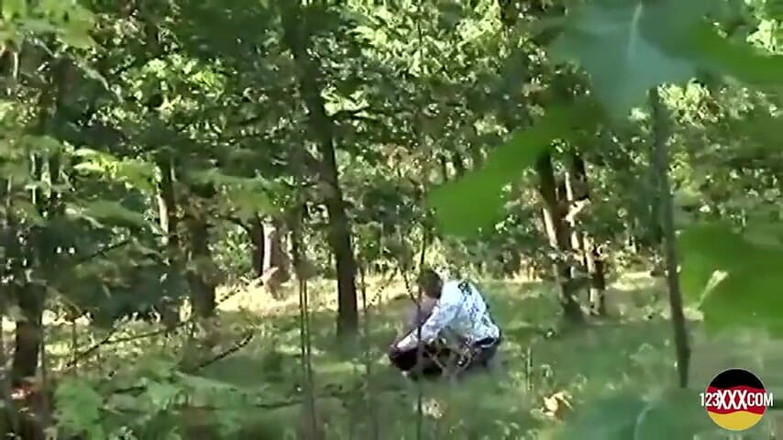 123XXX - 100% Amateurs: Немецкая девушка с удивительным телом наслаждается трахом на природе