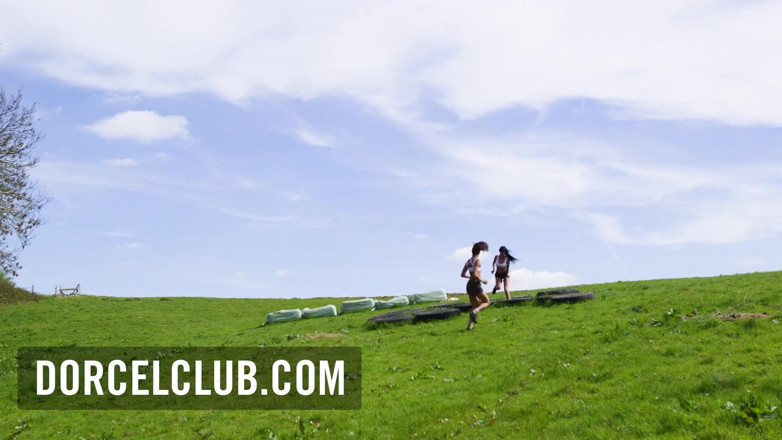 Dorcel Club: Interludio lésbico por dos morenas calientes
