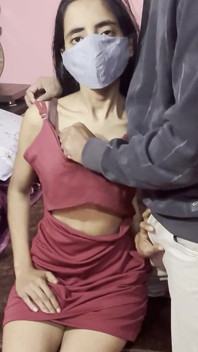 Alina viene scopata a pecorina dal grosso cazzo della sua migliore amica