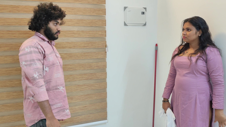 Vaigavarun45: Stranger Boy Enters a Unknwon Girl House and Doing Hot...